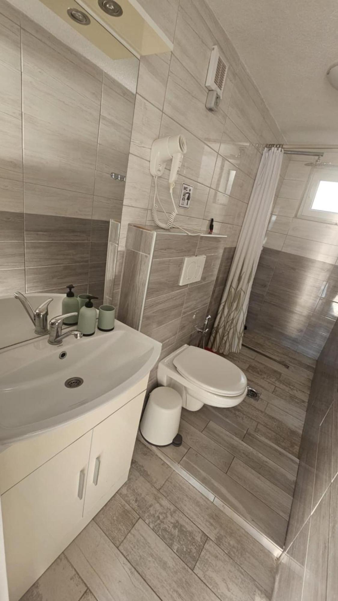 Bajo Apartmany พอดโกรา ภายนอก รูปภาพ